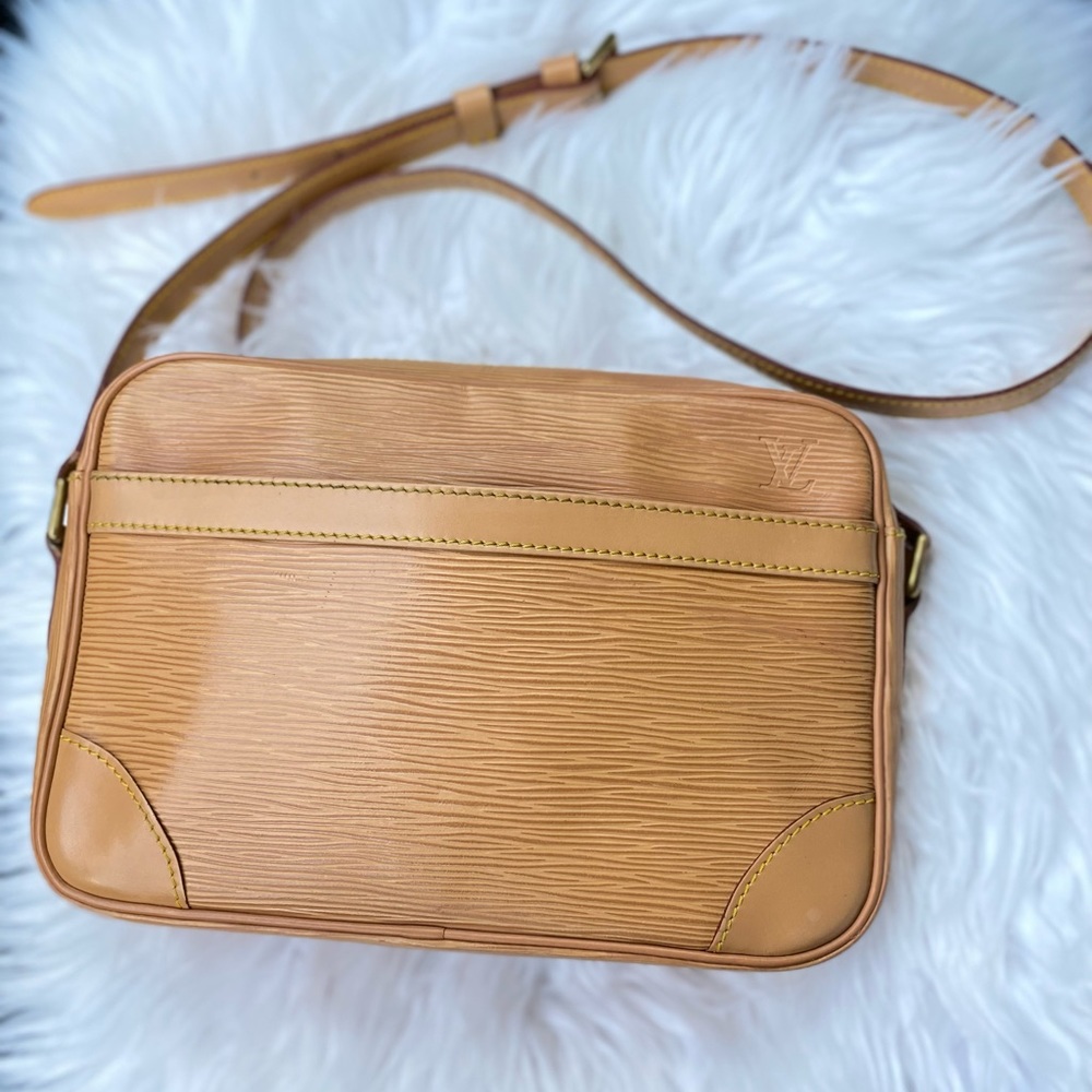 Authentic Louis Vuitton Trocadero Yellow Mustard Epi Leather CrossBody B…